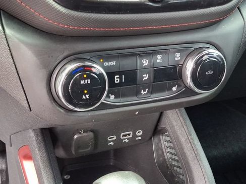 Used 2023 Chevrolet TrailBlazer RS w/ Convenience Package FWD image 12