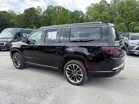 Used 2024 Jeep Wagoneer Series III w/ Premium Group I AWD/4WD image 9