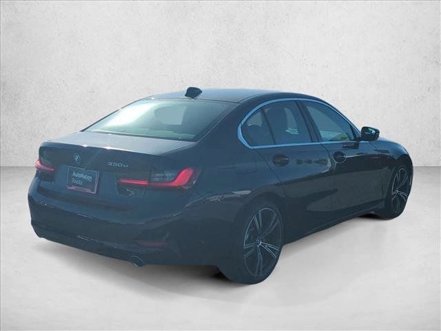 Used 2022 BMW 330e w/ Convenience Package RWD image 5