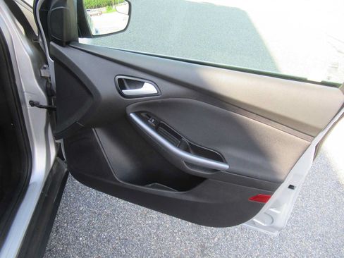 Used 2014 Ford Focus Titanium FWD image 25