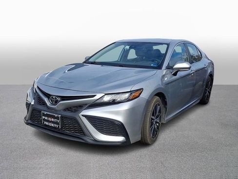 Used 2023 Toyota Camry SE image 1