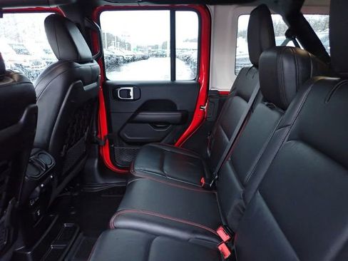 Used 2018 Jeep Wrangler Unlimited Rubicon w/ Uconnect 4C Nav & Sound Group image 16