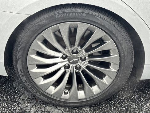 Used 2019 Genesis G90 3.3T Premium image 17