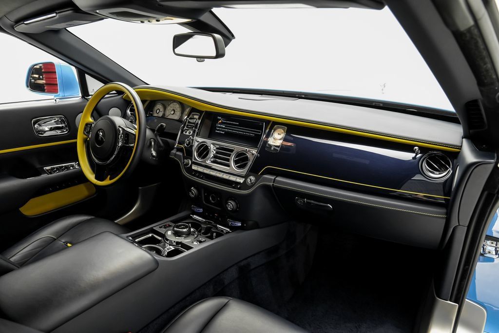 Used 2021 Rolls-Royce Dawn RWD image 15