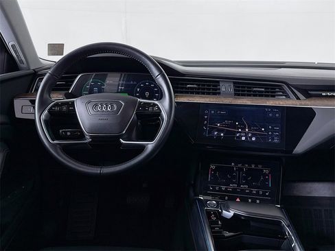 Used 2019 Audi e-tron Prestige w/ Prestige Package image 15