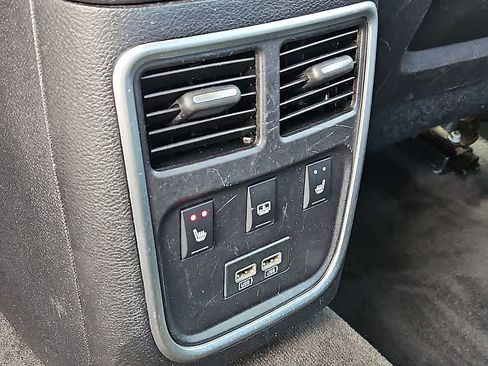 Used 2016 Chrysler 300 C RWD image 28