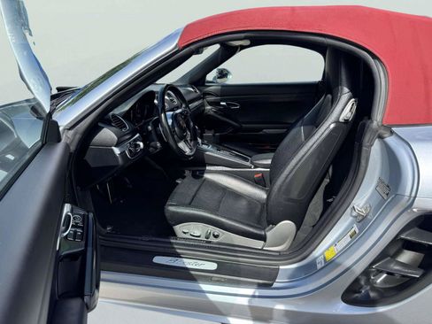 Used 2018 Porsche 718 Boxster RWD image 17
