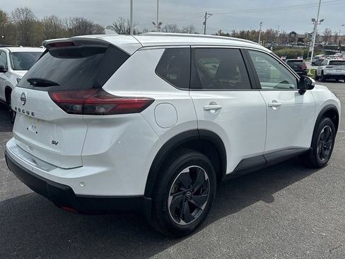 Used 2024 Nissan Rogue SV w/ SV Premium Package image 8