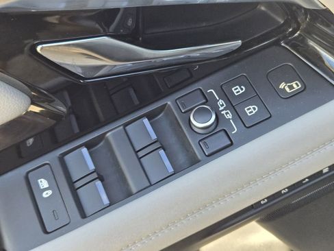 Used 2021 Land Rover Range Rover Evoque R-Dynamic SE image 28