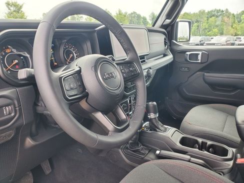 Used 2026 Jeep Wrangler Unlimited Rubicon AWD/4WD image 10