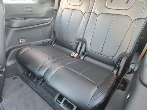 New 2025 Jeep Grand Cherokee L Limited w/ Luxury Tech Group II AWD/4WD image 23