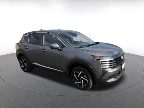 Used 2025 Nissan Kicks SV image 2