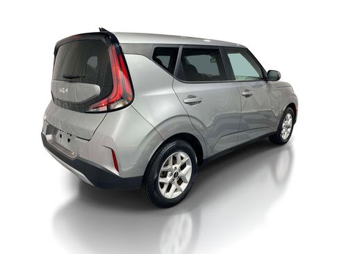 Used 2025 Kia Soul LX w/ LX Technology Package FWD image 4