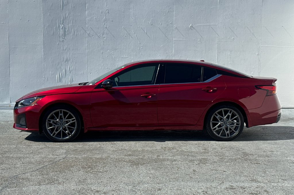 Used 2023 Nissan Altima 2.0 SR FWD image 6