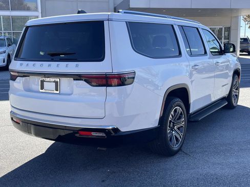 Used 2024 Jeep Wagoneer L Base w/ Premium Group I image 4