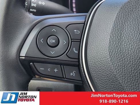 Used 2025 Toyota Corolla SE w/ SE Premium Package FWD image 29
