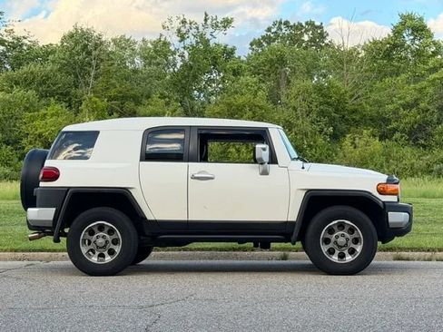 Used 2013 Toyota FJ Cruiser 4WD w/ Convenience Pkg image 29