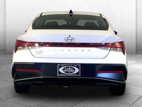 Used 2025 Hyundai Elantra SEL FWD image 3