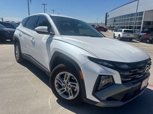 Used 2025 Hyundai Tucson SE FWD image 3