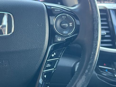 Used 2017 Honda Accord Touring image 29