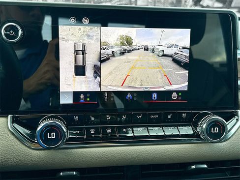 Used 2023 GMC Canyon Denali image 15