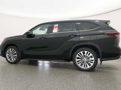New 2026 Toyota Highlander Platinum image 55