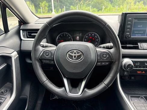 Used 2019 Toyota RAV4 XLE Premium AWD/4WD image 19