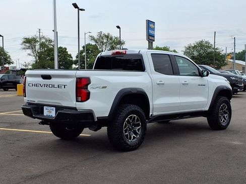 Used 2024 Chevrolet Colorado ZR2 w/ Technology Package AWD/4WD image 2