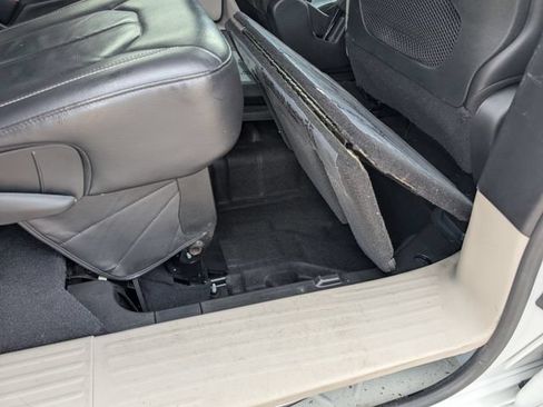 Used 2022 Chrysler Pacifica Touring-L FWD image 7