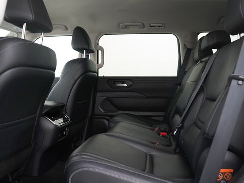 Used 2025 Nissan Armada SV AWD/4WD image 19