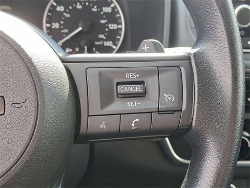 Used 2023 Nissan Rogue S image 22