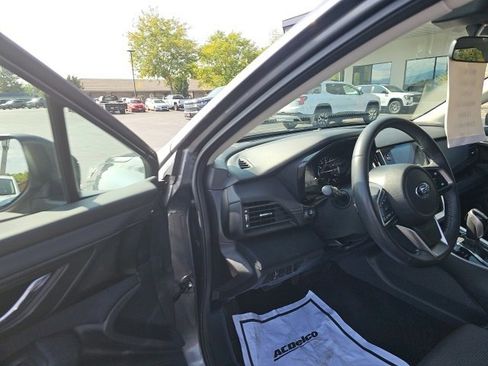 Used 2025 Subaru Outback Premium image 31
