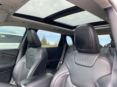 Used 2022 Jeep Cherokee Latitude Lux w/ Sun & Sound Group AWD/4WD image 17