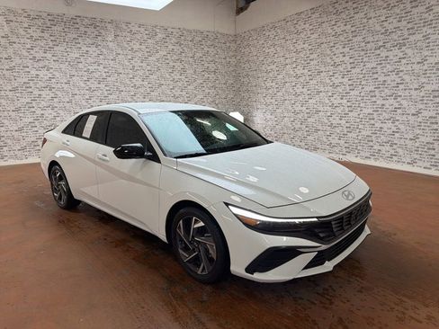 Certified 2025 Hyundai Elantra Sport FWD image 1