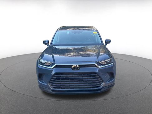 Used 2025 Toyota Grand Highlander XLE image 4