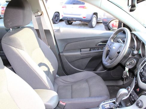 Used 2016 Chevrolet Cruze LT image 11