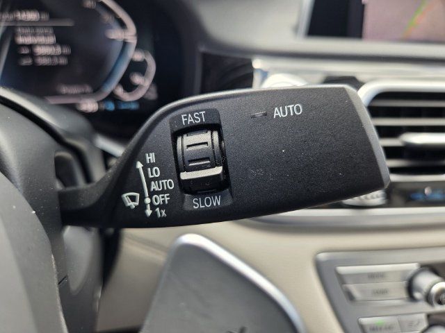 Used 2022 BMW 745e xDrive w/ M Sport Package AWD/4WD image 33