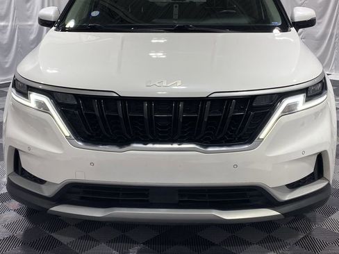 Used 2022 Kia Carnival EX image 28