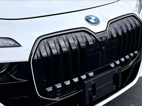 Used 2026 BMW 740i w/ Executive Package RWD image 31