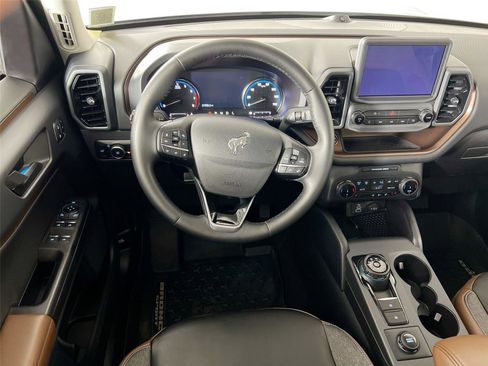 Used 2024 Ford Bronco Sport Outer Banks w/ Tech Package AWD/4WD image 23