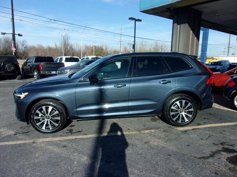 Used 2024 Volvo XC60 B5 Core image 2