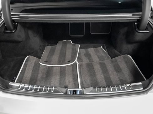 Used 2023 Bentley Flying Spur W12 image 59