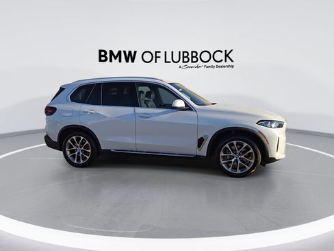 Used 2024 BMW X5 xDrive40i image 2