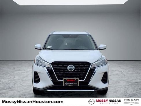 Certified 2021 Nissan Kicks SV FWD image 3