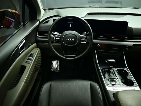 Certified 2025 Kia Carnival EX image 2