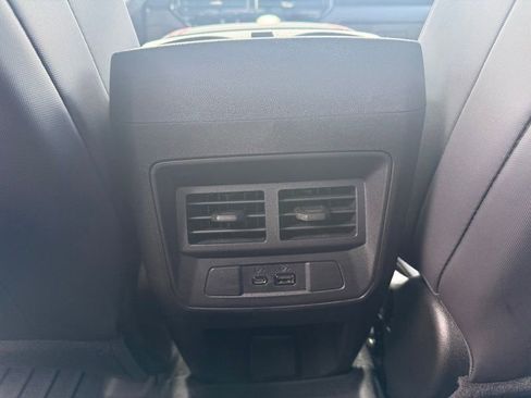 Used 2025 Chevrolet Colorado Z71 w/ Technology Package AWD/4WD image 12
