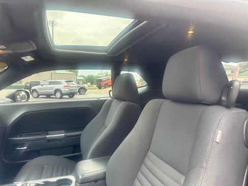 Used 2014 Dodge Challenger R/T RWD image 15