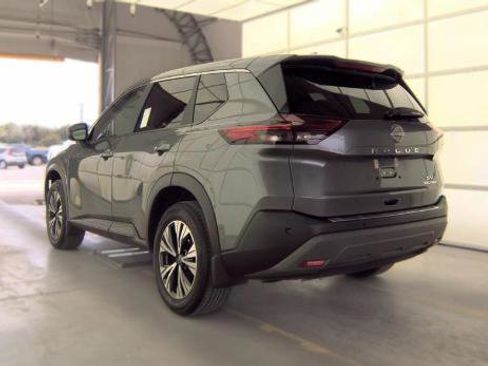 Used 2023 Nissan Rogue SV FWD image 3