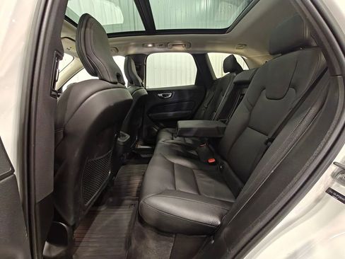 Used 2023 Volvo XC60 B5 Plus image 24