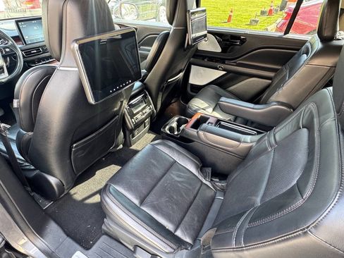 Used 2021 Lincoln Aviator Reserve w/ Equipment Group 210A image 17